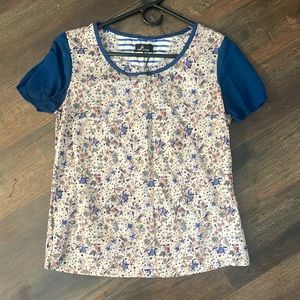 Short sleeve floral blouse